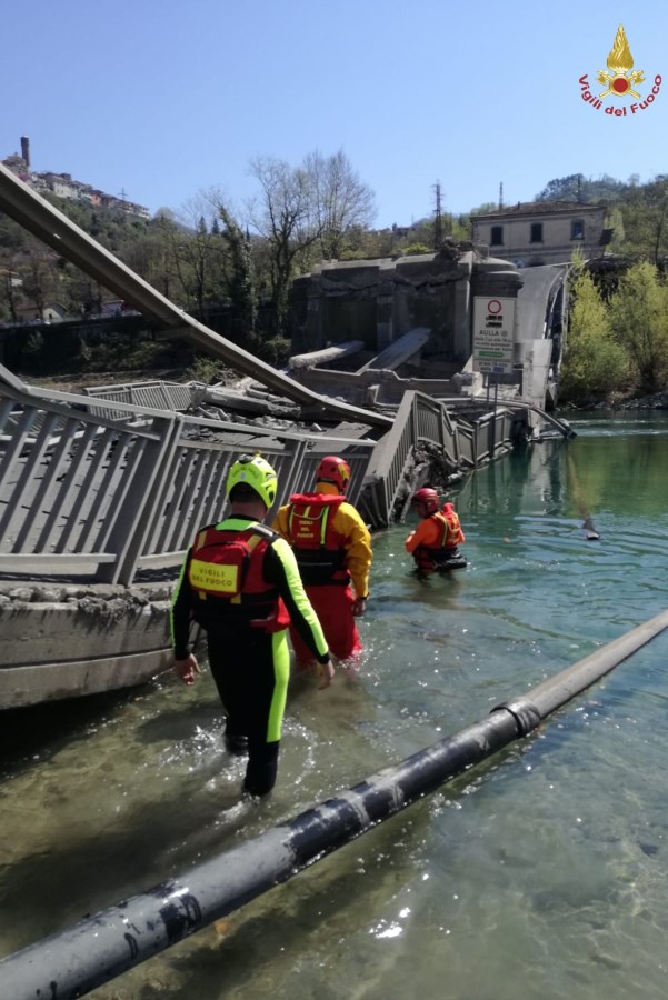 Massa Carrara, crolla un ponte ad Aulla