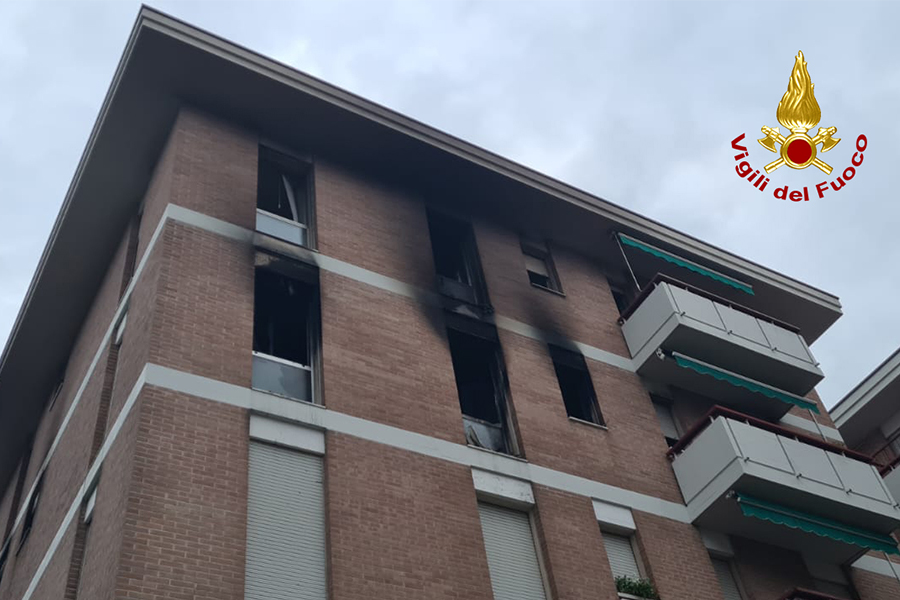 Vicenza, fiamme in un appartamento a Bassano del Grappa. Due donne salvate dai Vigili del fuoco